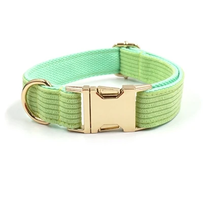 Pet collar controls pet activity range